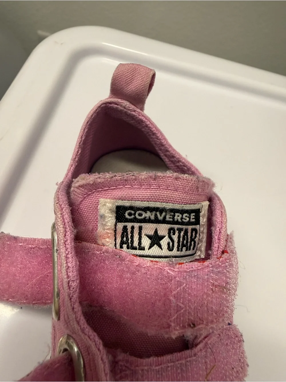 Converse Kids Pink Low-Top Sneakers with Multicolor Zigzag Straps